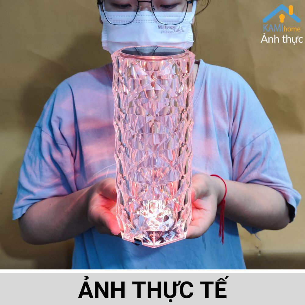 Đèn led trang trí phòng ngủ và bàn tiệc cảm ứng pin sạc tích điện kiểu đèn pha lê để bàn KM 26013