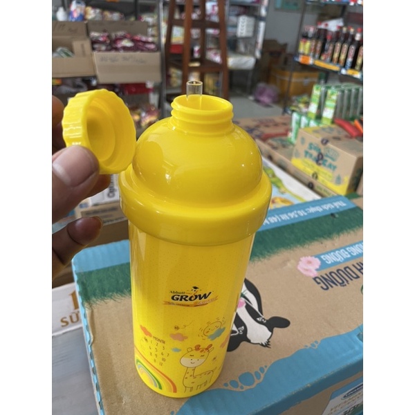 Bình nước cho bé ( màu vàng) - hkm grow