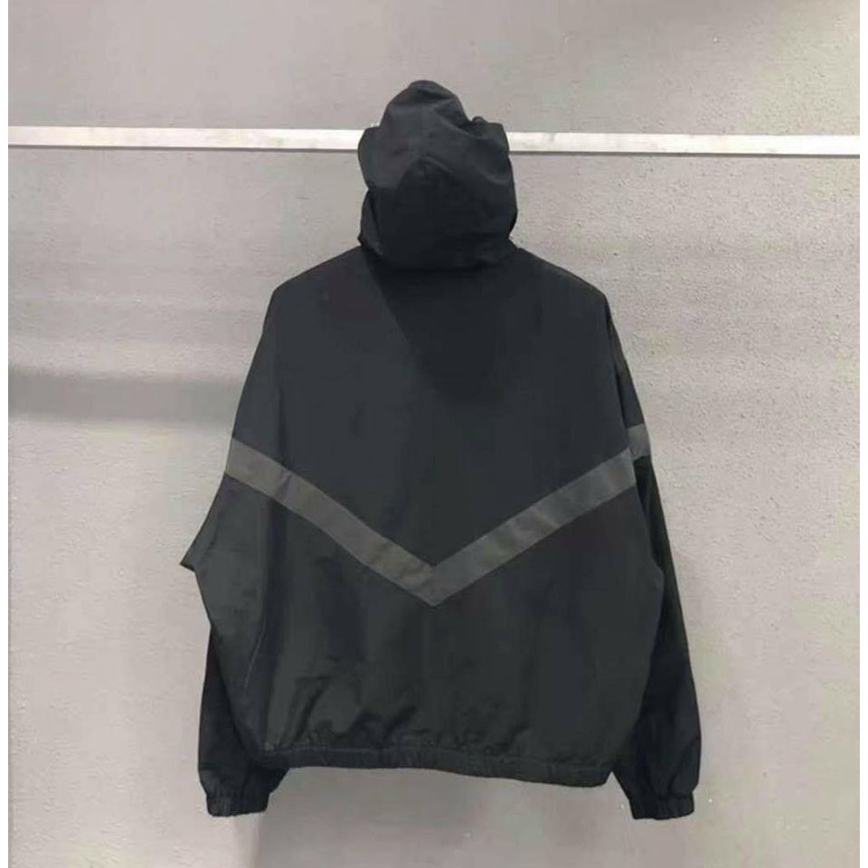 Jacket FEAR OF GOD ESSENTIAL (Reflective) - áo khoác dù Essentials FOG Phản Quang Phát Sáng Cực Đẹp