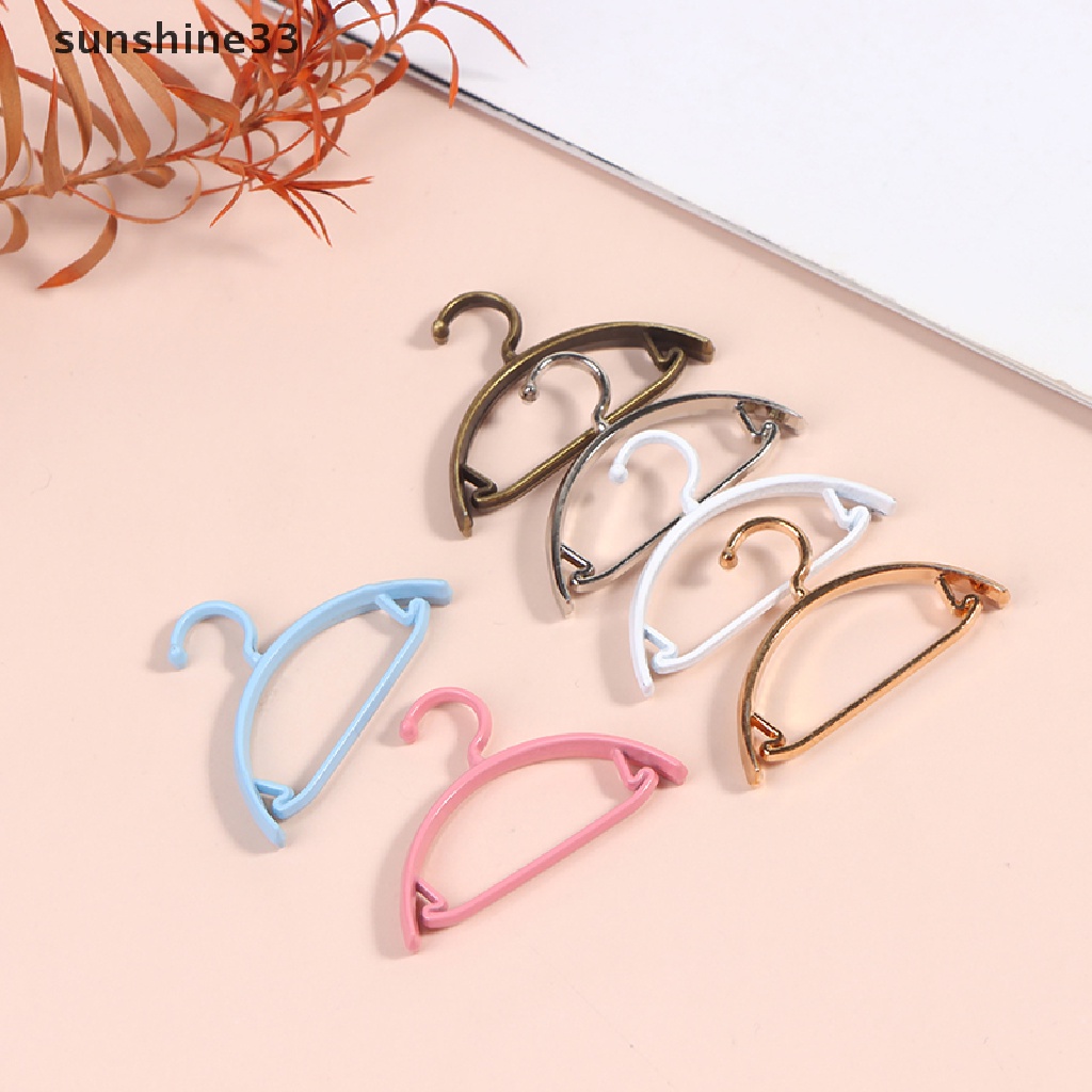 Set 4 Móc Treo Đồ Mini Bằng Kim Loại Phong Cách Retro Cho Nhà Búp Bê 1 / 12