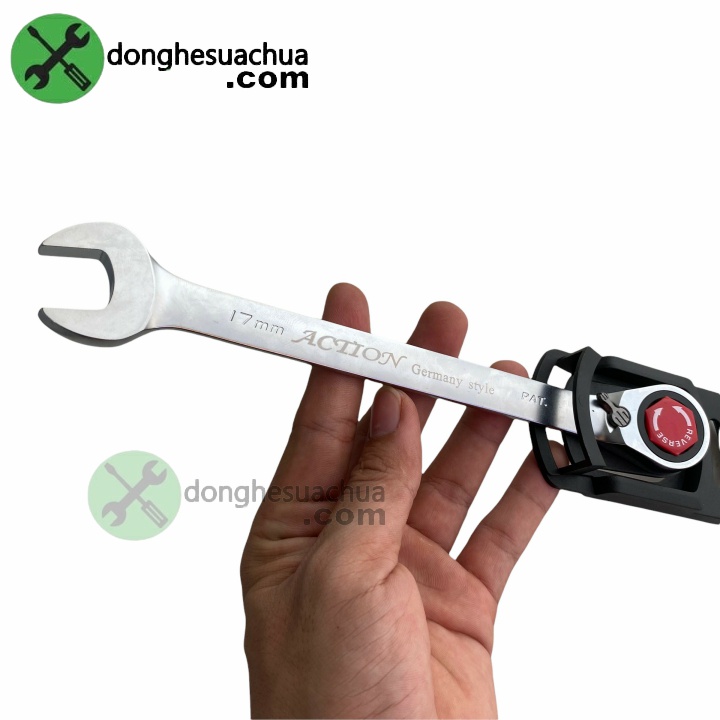 Cờ lê vòng miệng tự động Action 17mm có khóa gạt đảo chiều