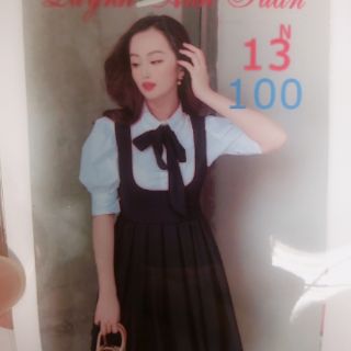Đầm nơ tay bồng