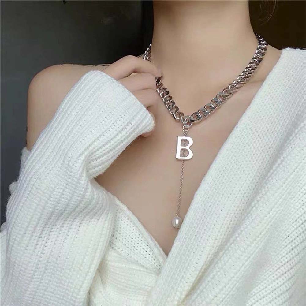 Dây chuyền mặt hình chữ B lớn phối tua rua ngọc trai phong cách cá tính dành cho nữ gồm hai màu tùy chọn