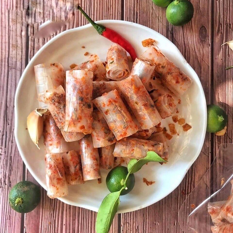Bánh tráng cuộn thập cẩm, cuộn phô mai, cuộn lá dứa kèm sốt chấm