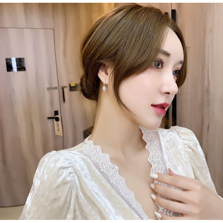 Thời trang bốn móng bông tai S925 cao carbon kim cương hình bầu dục bông tai cho phụ nữ