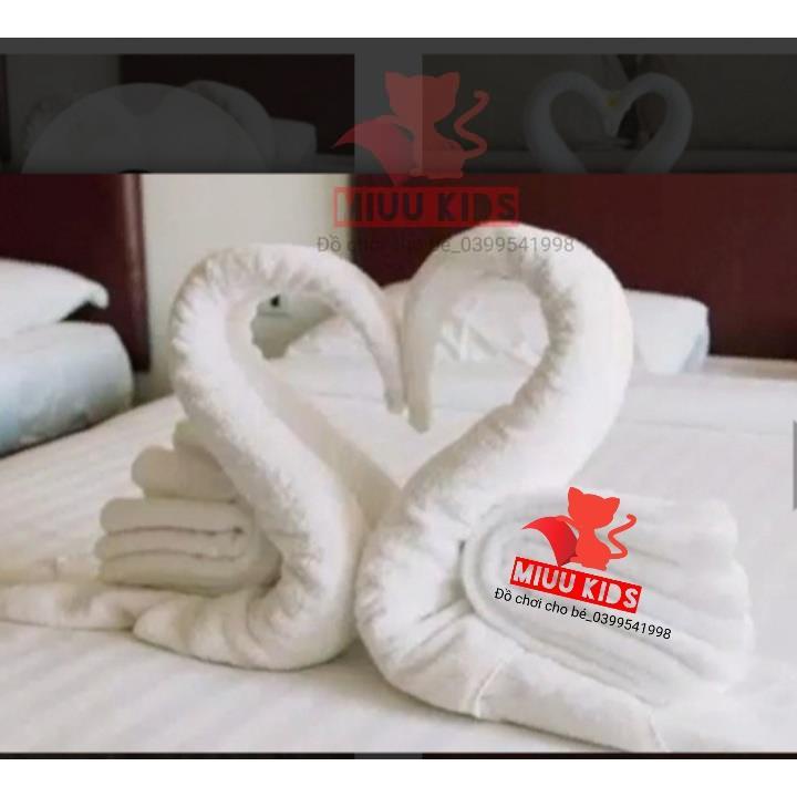 Khăn Tắm Trắng Gấp Hạc Phòng Tân Hôn