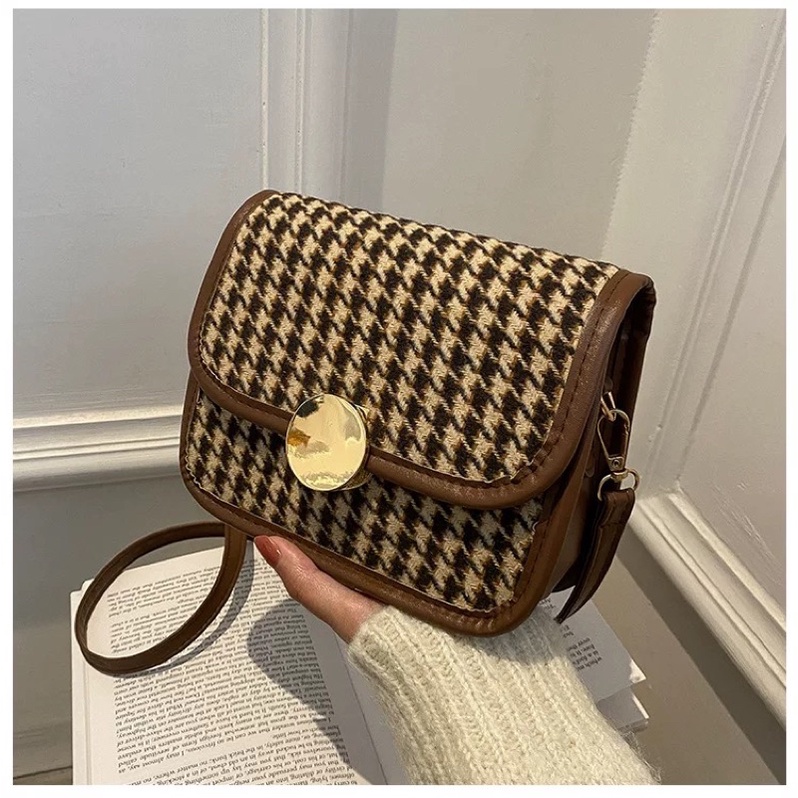 Túi xách đeo chéo nữ khóa vàng tròn Hàn Quốc