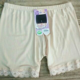 Quần CoTTon mặc trong váy