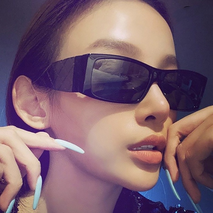 Kính mát nữ gọng vuông bản to phong cách Retro
