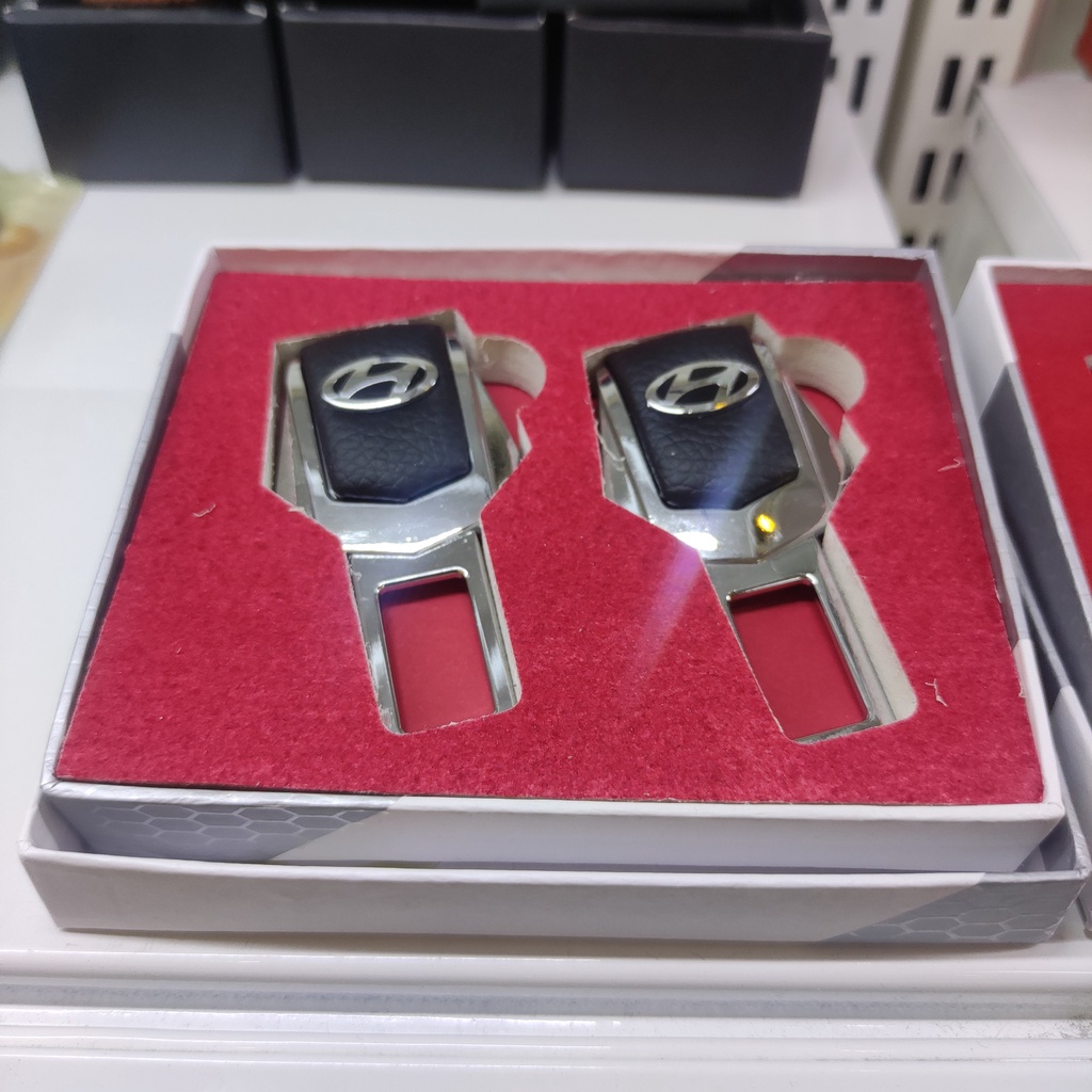 BỘ 2 CHỐT CẮM NGẮT CHUÔNG ĐAI AN TOÀN LOGO HÃNG XE