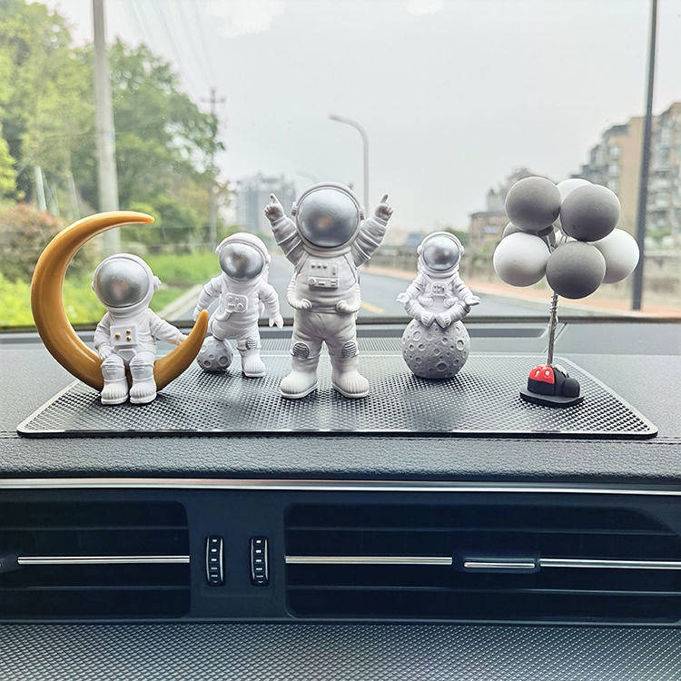 Mô hình phi hành gia trang trí xe hơi/ Tấm đệm giữ chuyên dụng tiện lợi