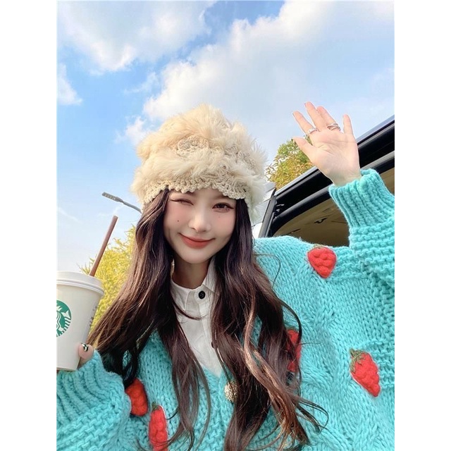 Áo cardigan crotop len dài tay form rộng đính hoa dâu tây