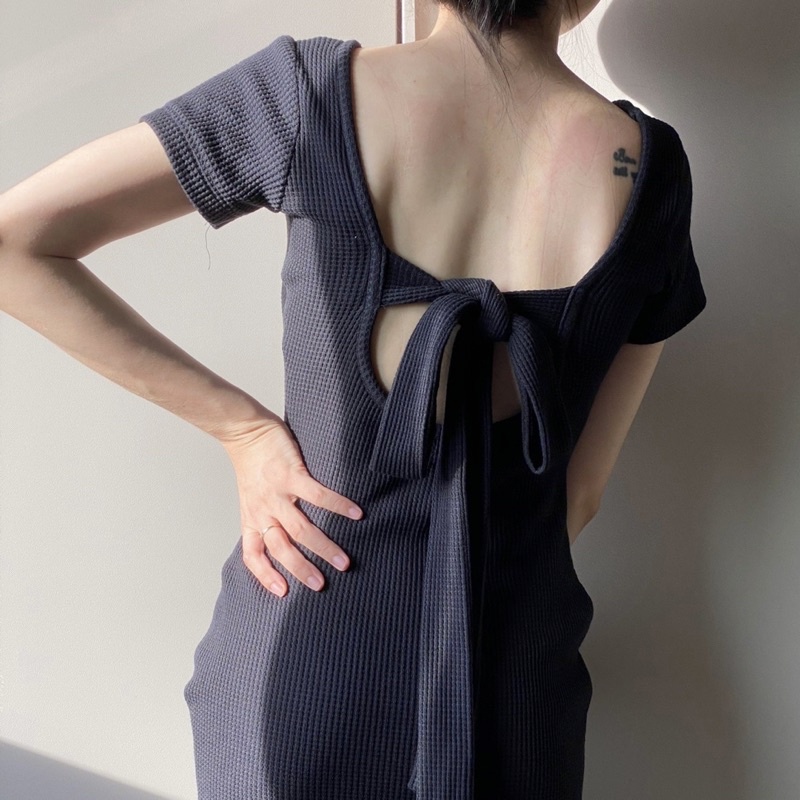 Đầm body thun tổ ong ĐenClothing form ôm tay ngắn hở lưng cột nơ DT01