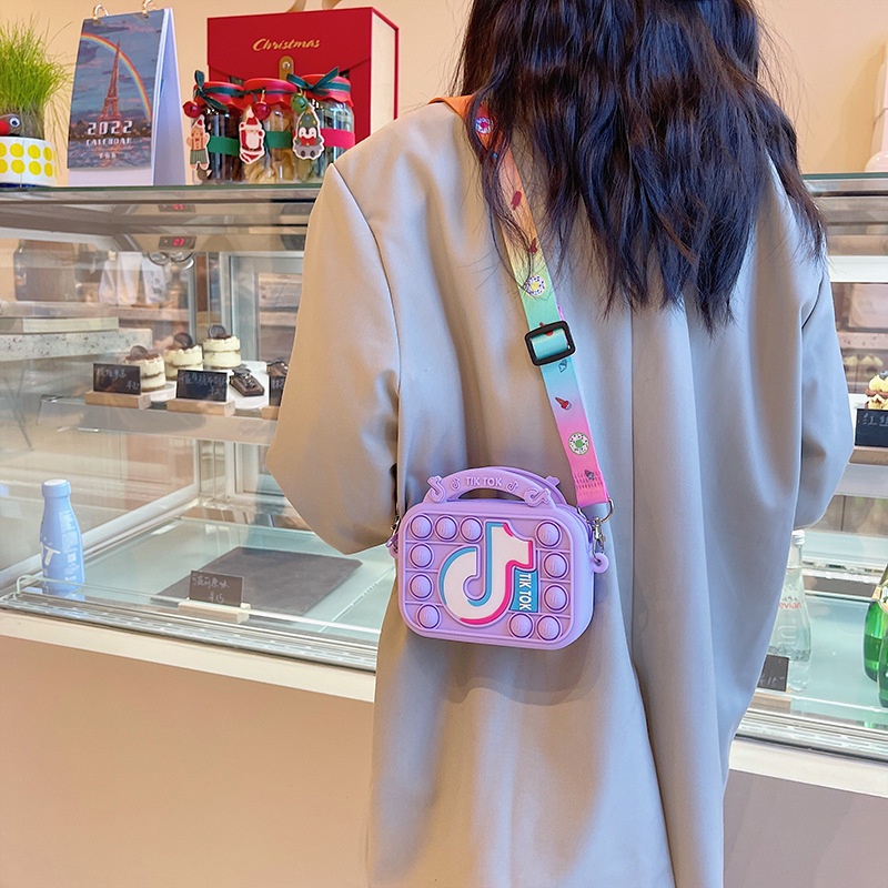 Túi Đeo Chéo Vai Bằng Silicone Thời Trang Dành Cho Bé Gái