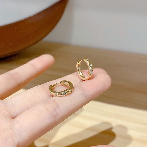 Hoa tai đính đá zircon lấp lánh phong cách Hàn Quốc sành điệu