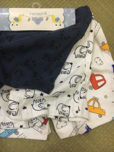 Quần đùi bé trai