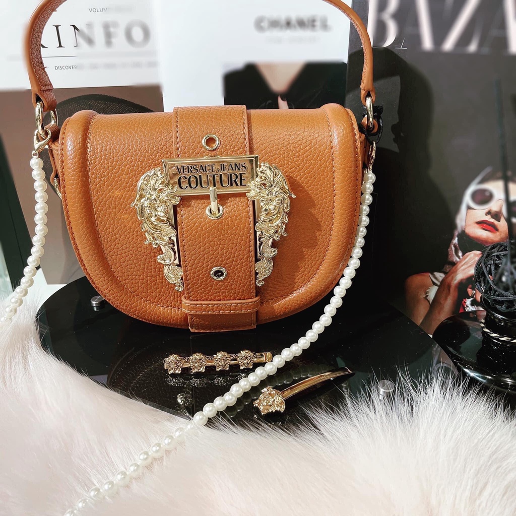 VERSACE Jeans Couture - dáng nửa vầng trăng hot trend cực đẹp off cực sâu.