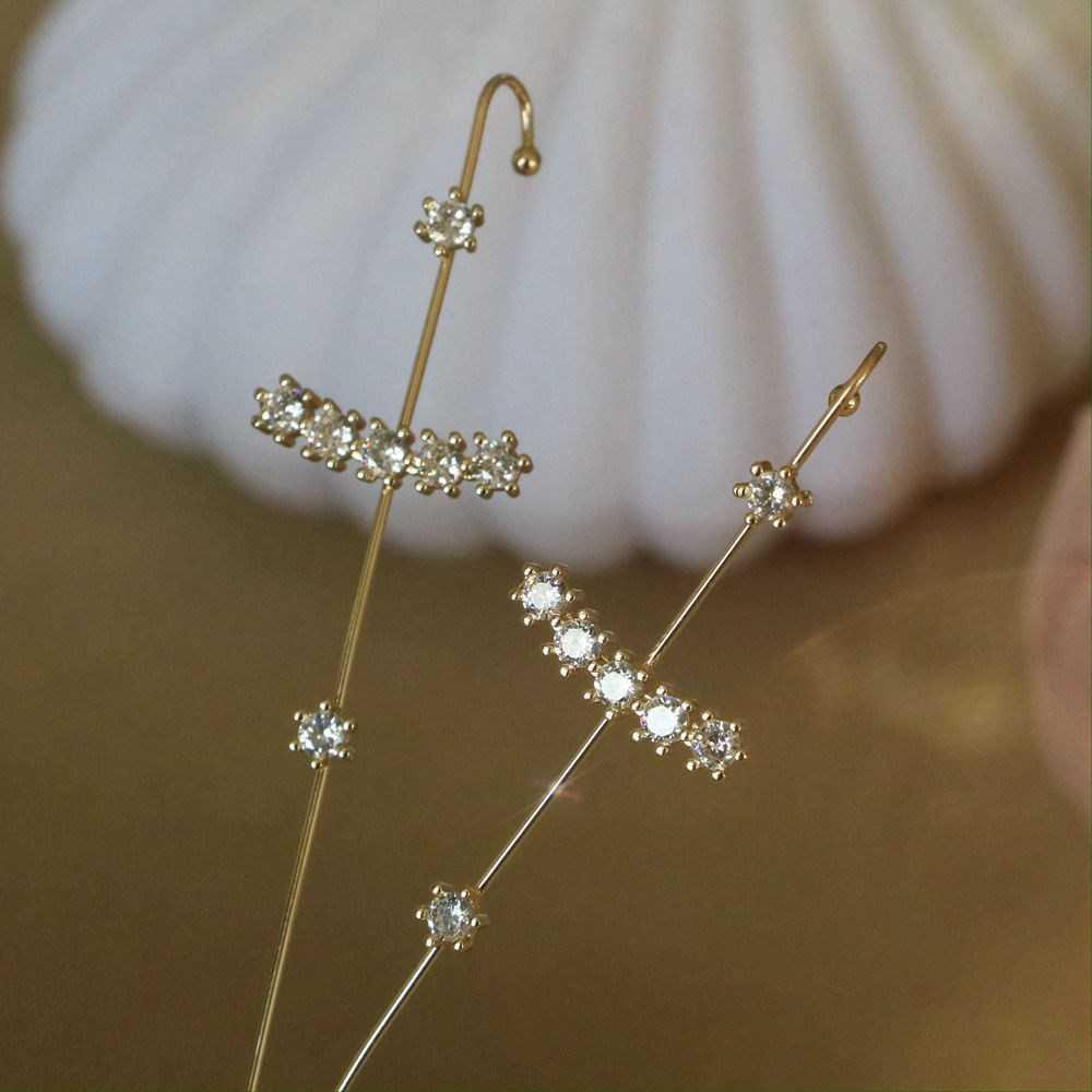 Khuyên tai dạng xiên đính đá phong cách thời trang Hàn Quốc cá tính