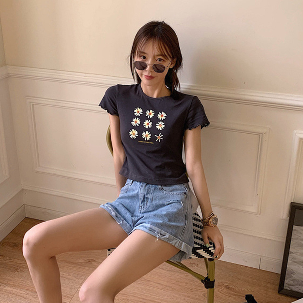 Áo croptop cotton họa tiết hoa cúc xinh xắn cho nữ