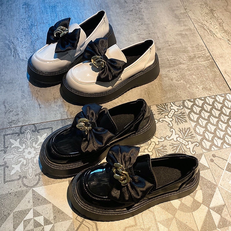 Giày lười phong cách nhận bản