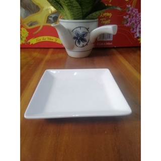 Sứ Nhật dĩa vuông trắng.