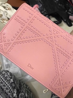 Dior nạm đinh hồng pastel