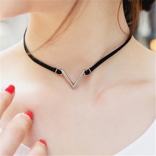 Vòng cổ choker chữ V điệu đà cho bạn gái