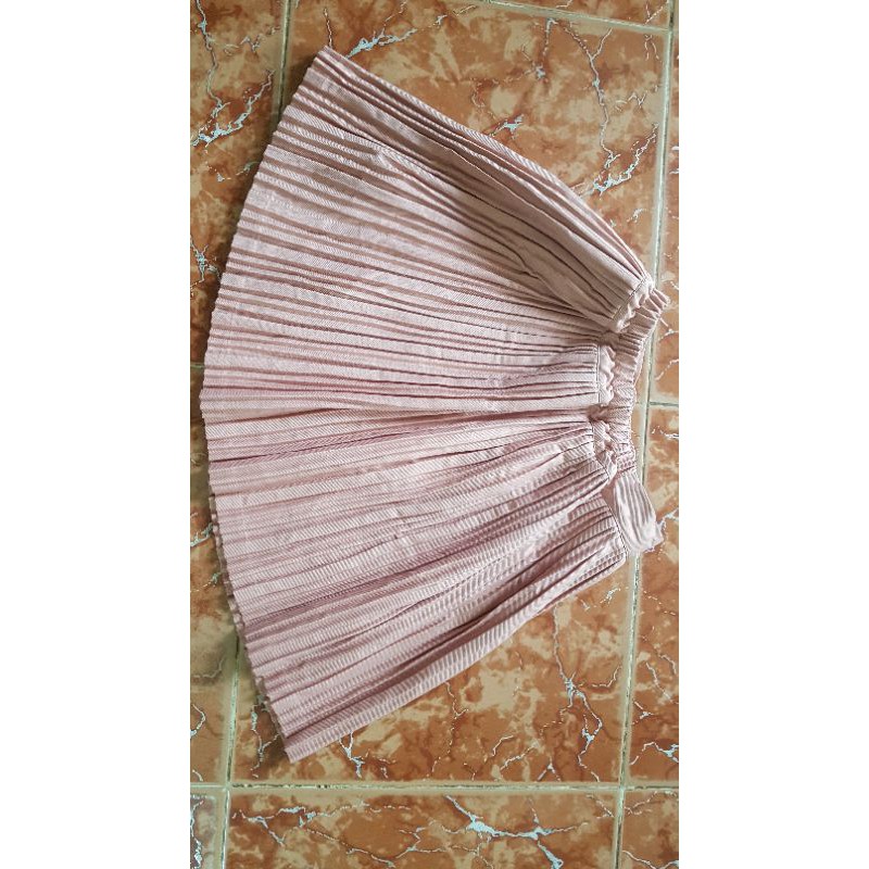 Chân váy dập ly hàng hiệu Every  , thương hiệu thời trang đình đám Every đến từ Hàn Quốc . | BigBuy360 - bigbuy360.vn