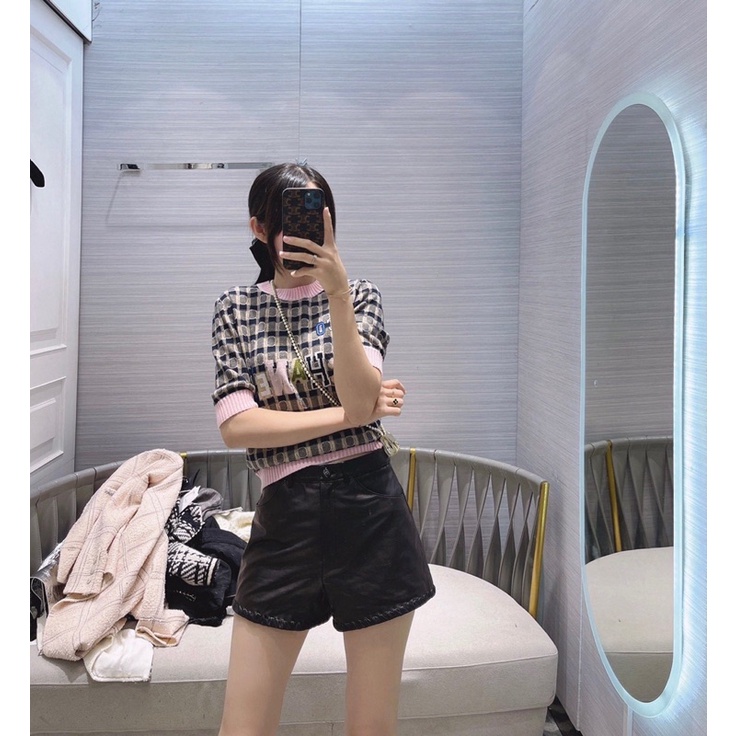 Áo len tay ngắn cổ tròn hoạ tiết kẻ đen phối viền hồng thương hiệu Channel 𝘾𝙝𝙖𝙣𝙚𝙡 CN cao cấp