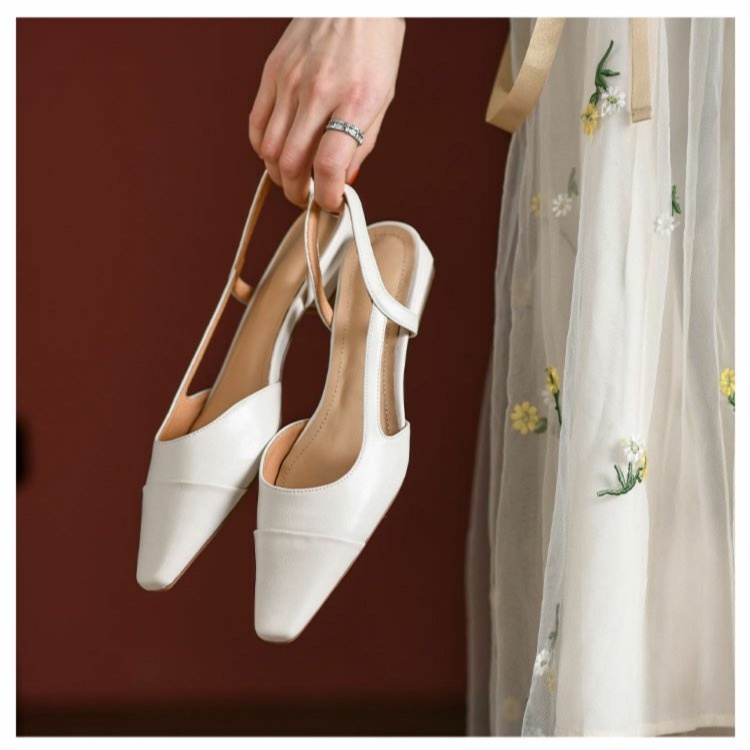 Ins Giày Sandal Da Thật Cao Cấp Đế Bằng Mũi Vuông Đục Lỗ Một Màu Đánh Bóng Phong Cách Tối Giản Cao Cấp Cho Nữ