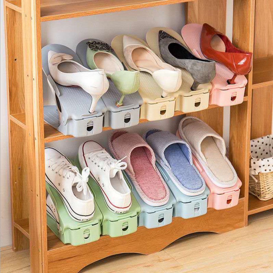 Kệ để giày dép 2 tầng thông minh, gọn nhẹ giúp tiết kiệm không gian tủ giày. Nhựa cao cấp bền, nhẹ.