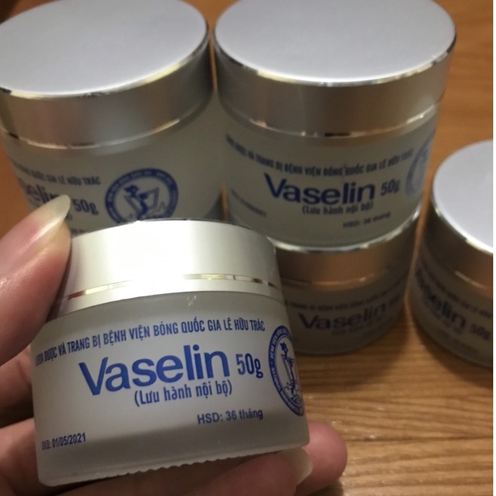 Kem nẻ Vaselin  sáp dưỡng ẩm chống nẻ dùng cho mọi loại da an toàn cho trẻ nhỏ Viện bỏng quốc gia ( hủ 100g)