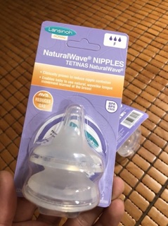 NÚM TI THAY THẾ BÌNH SỮA Lansinoh momma