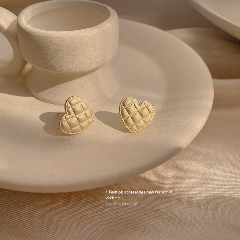 Bông Tai Hình Trái Tim Phong Cách Retro Dành Cho Nữ