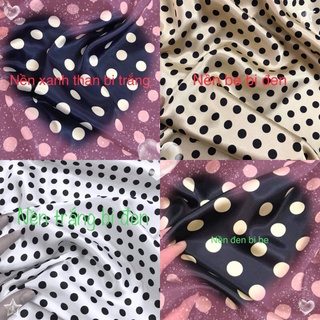 váy lụa chấm bi