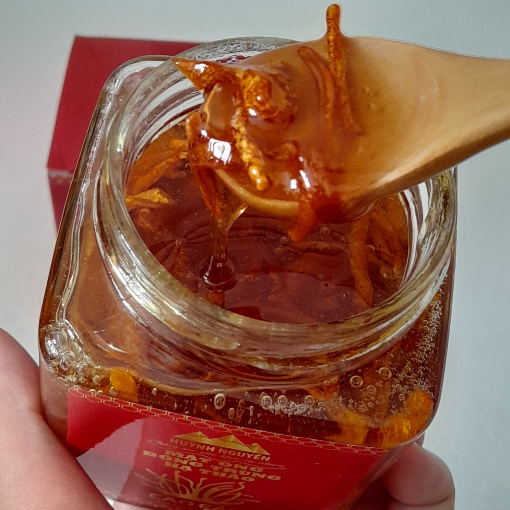 Mật Ong Đông Trùng Hạ Thảo Sấy Thăng Hoa Huỳnh Nguyên Hủ 280ml