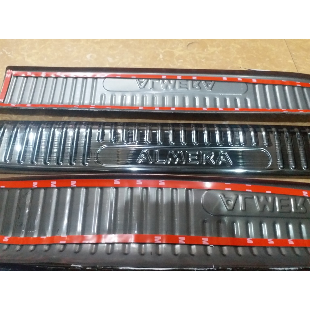 Bộ 4 ốp nẹp bước chân Trong Titan xe Nissan Almera đời 2021