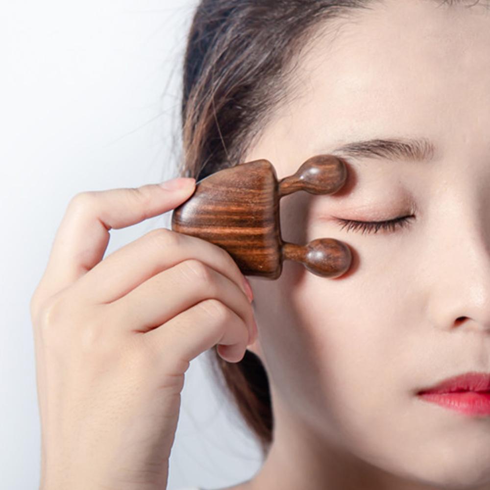 1 Cây Lược Gỗ Đàn Hương Tự Nhiên Mát Xa Cho Vùng Da Mắt F9J1