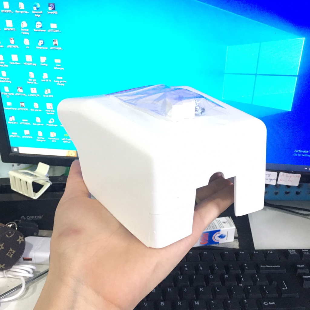 Vỏ che camera ngoài trời bằng nhựa dẻo tăng tuổi thọ cho camera, loại có ốc không cần chân đế