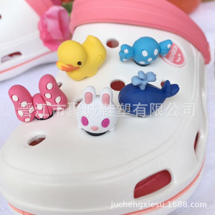 Sticker gắn dép cross bản to 3D, Jibbitz hoạ tiết 3D nổi gài dép crocs