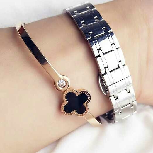 Vòng tay titan hoa cẩm xà cừ không gỉ