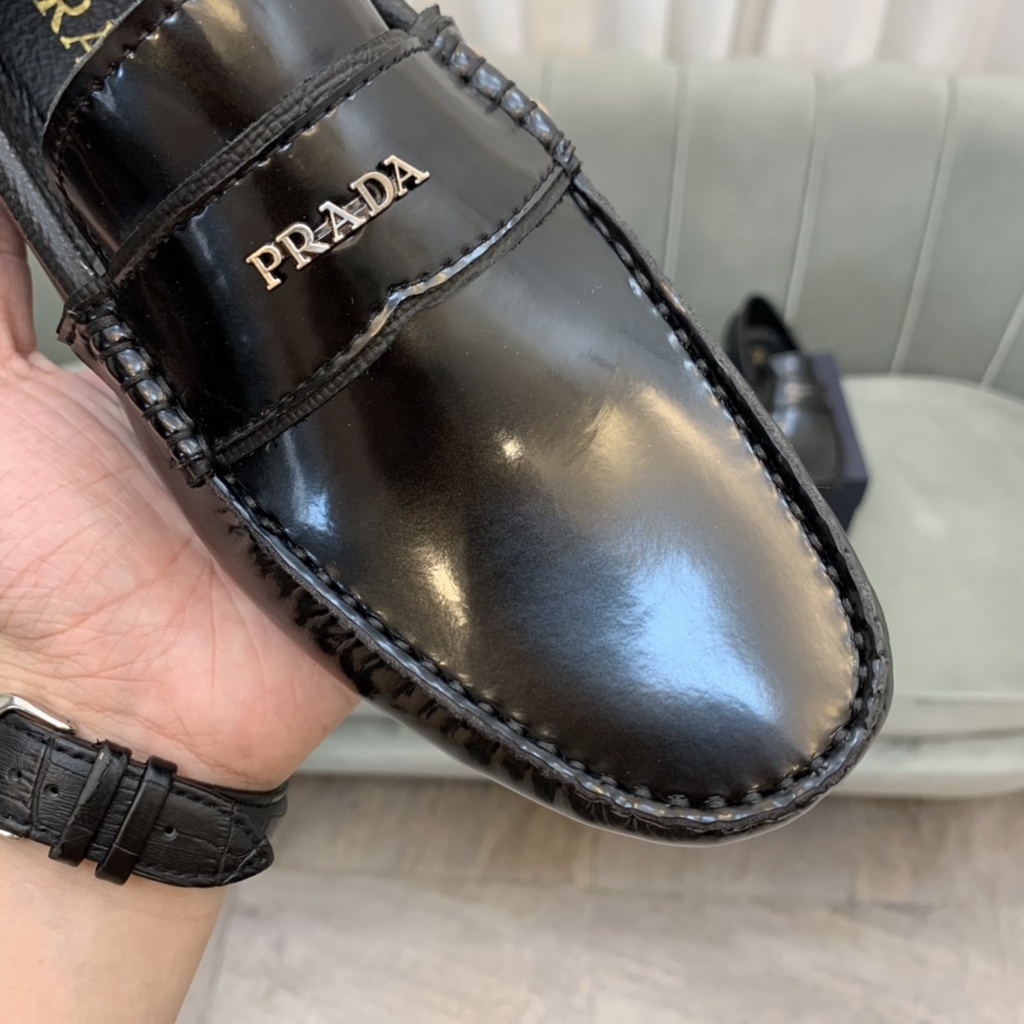 Giày lười nam da thật cao cấp PRADA thiết kế sang trọng với lớp da bóng mang đến dáng vẻ lịch lãm