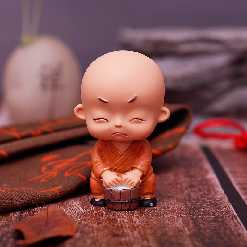 Mô hình tượng chú tiểu: tụng kinh, đọc sách, gõ chuông, gánh củi biểu cảm dễ thương trang trí bàn làm việc quà tặng