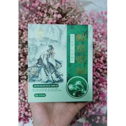 Tinh dầu ngải cứu việt gold 200ml - Dùng xoa bóp và bó thuốc cho người đau thoái hóa, gai cột sống