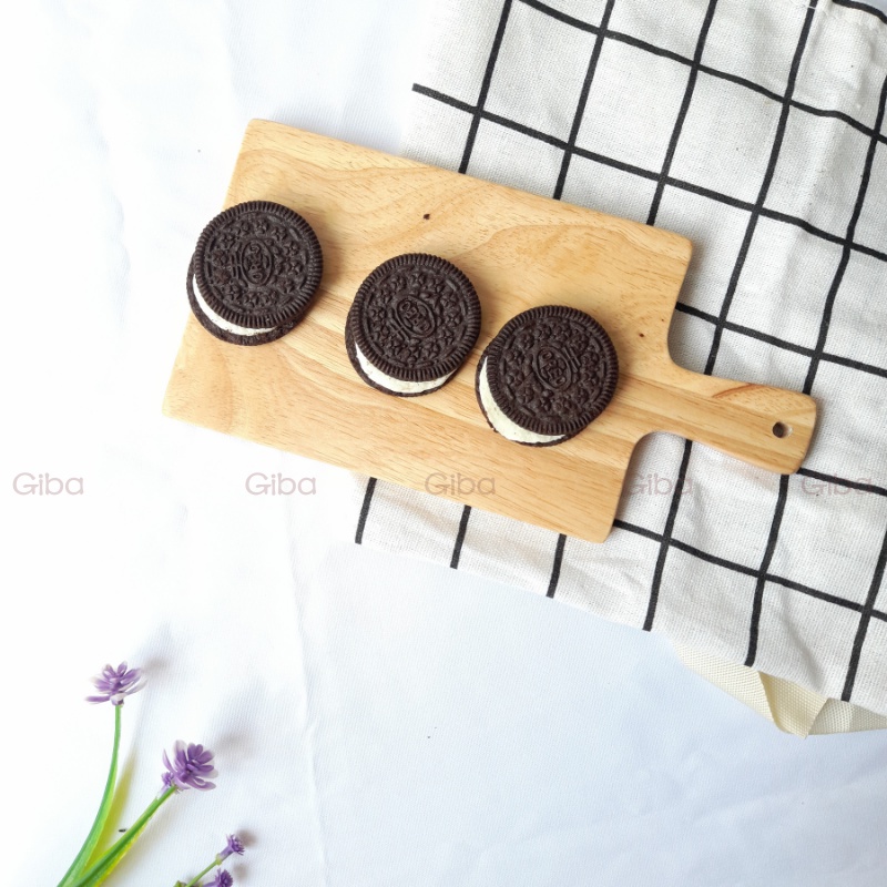 Khay gỗ tròn nhỏ có tay cầm đựng pizza GIBA, thớt gỗ decor chụp ảnh sản phẩm món ăn.