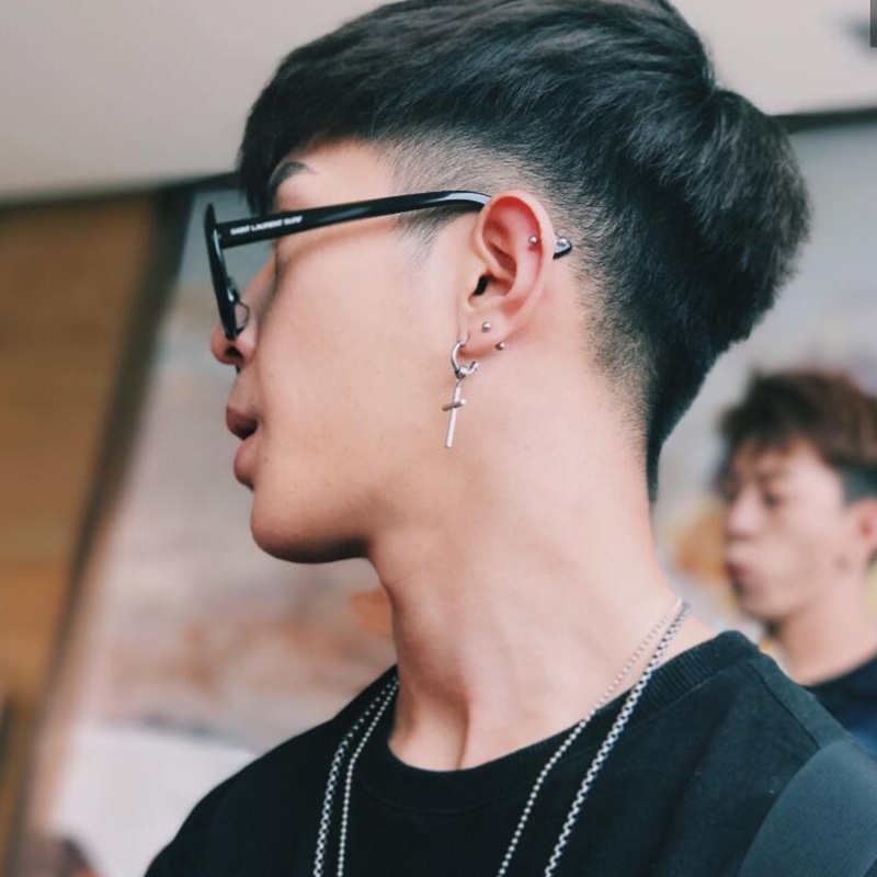 Khuyên tai titan unisex thánh giá phối bi tròn không gỉ có loại ko cần bấm lỗ