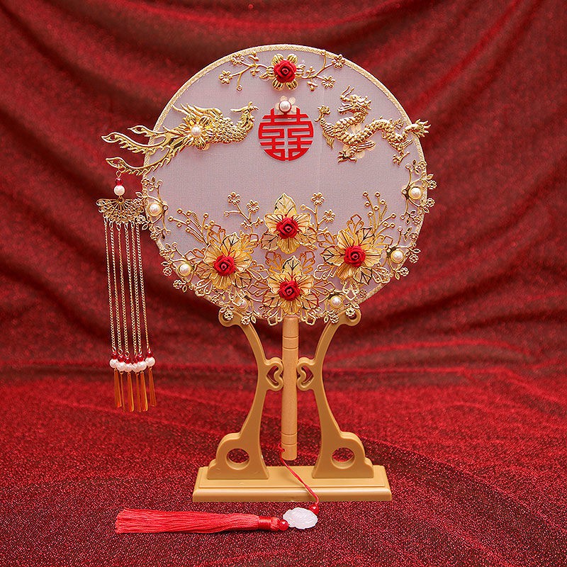 Quạt xếp cầm tay sang trọng cho cô dâu