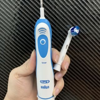 Bàn chải điện đánh răng BRAUN Oral-B