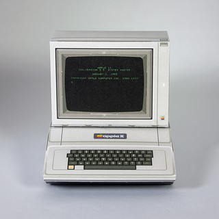 Mô hình giấy máy tính mini Aplle II Personal Computer