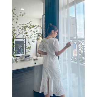Đầm trắng cổ V đuôi cá